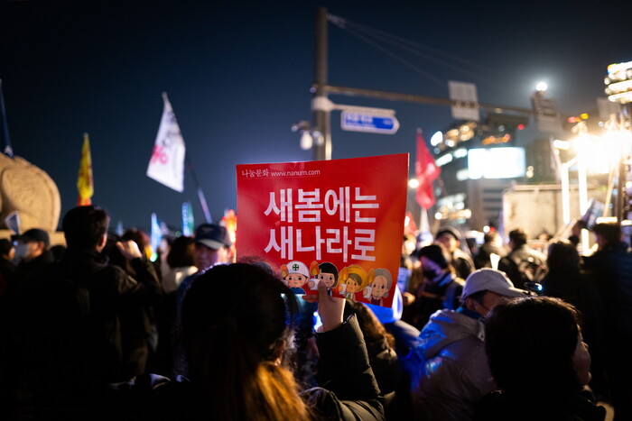 대통령이 어지럽힌 나라, 고통은 국민이 뒷수습은 민주당이...분노한 100만 시민 "尹 파면하라" [현장스케치]