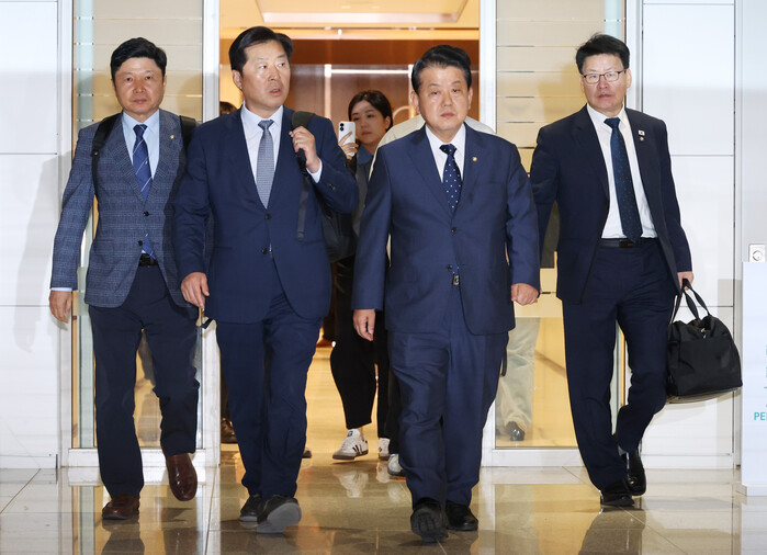 與 김병주 “캄보디아 감금 한국 청년...