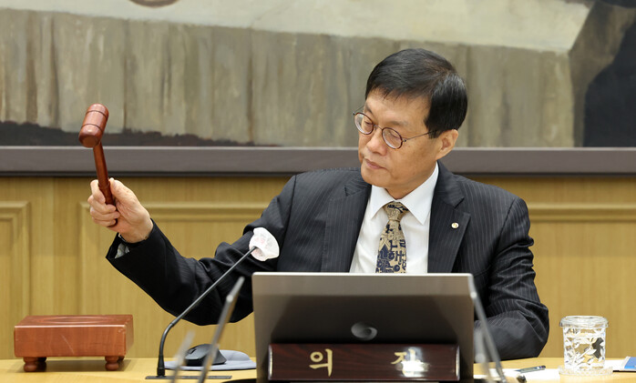 한은, 기준금리 2.5% 유지…부동산...