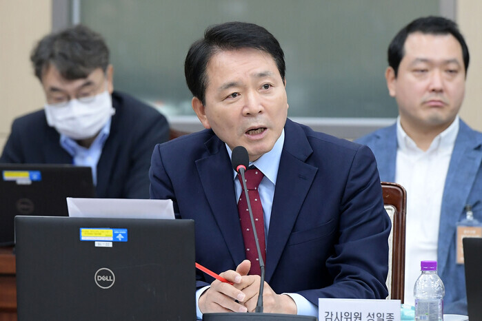 “100만원 가방은 보편적 선물”.....