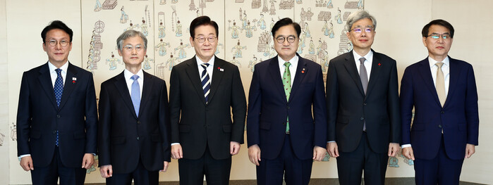 조희대, 대통령 면전에서 “사법개편 ...