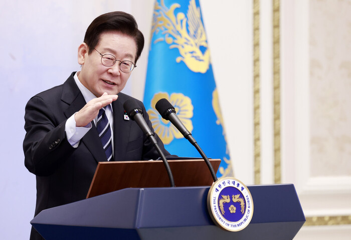 이재명 대통령 지지율 62%…조국 1...