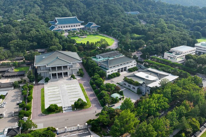 불통의 용산 떠나 다시 청와대로…이재...