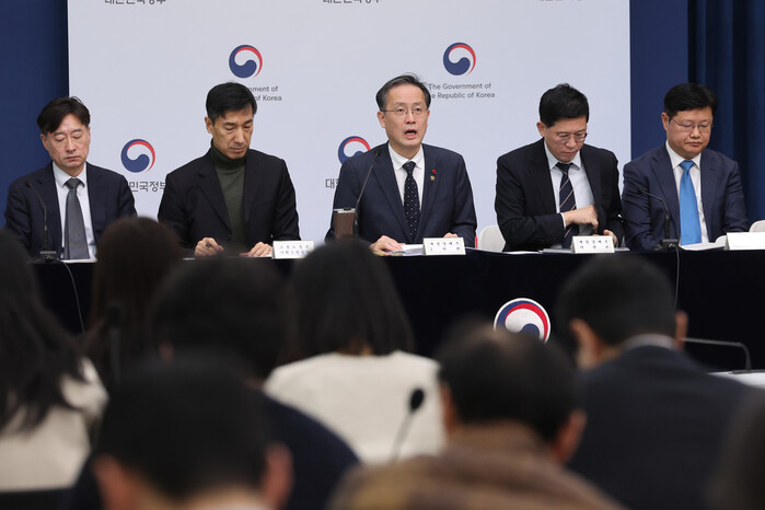 K-반도체 세계 2강 목표…대통령 직...