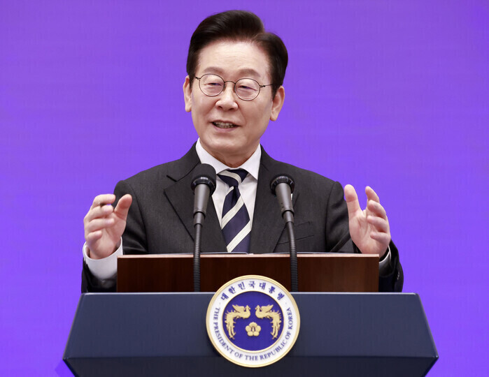 이재명 지지율 상승 65%…민주당 4...