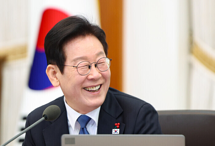 李지지율 65.5%…전 지역·전 연령...