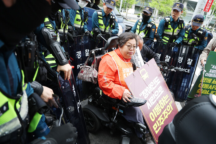 李 “문턱 하나가 금지선 될 수 있어...