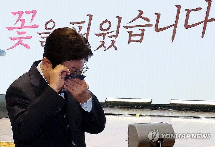 이재명 대통령, 순직 소방·경찰 부모...