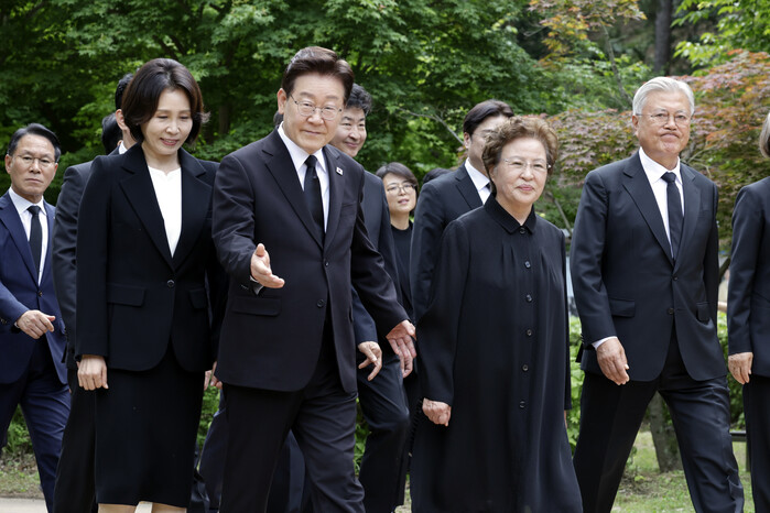 李·文 첫 회동 앞두고 공개된 오찬 ...