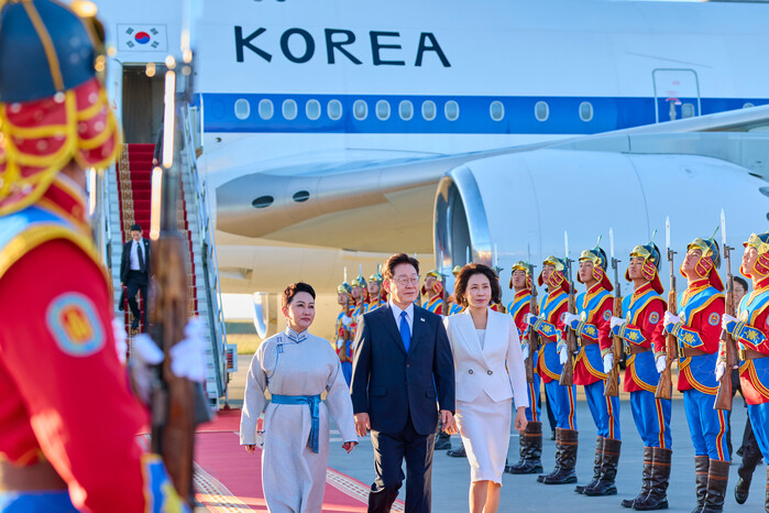 군용선박 협의·골프회동 약속한 한미 ...
