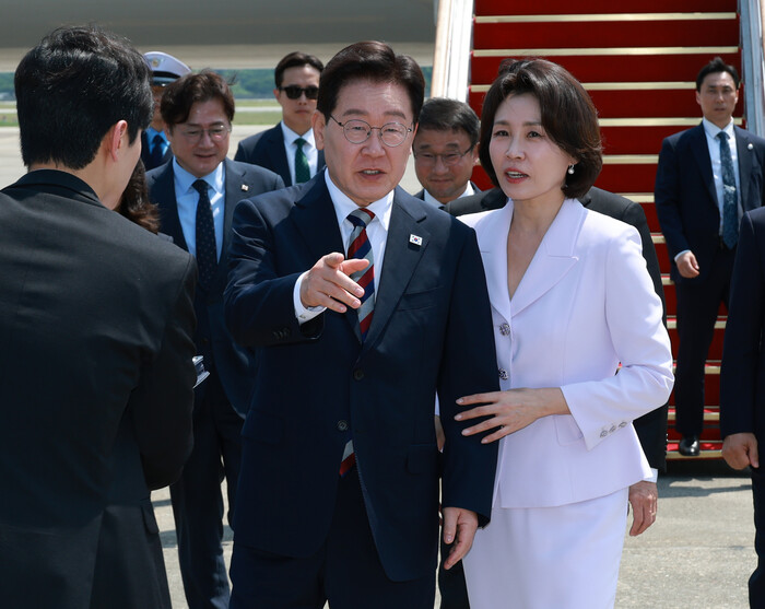 이 대통령, 귀국 직후 7시간 30분...