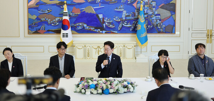이 대통령, 시민사회와 3시간 30분...